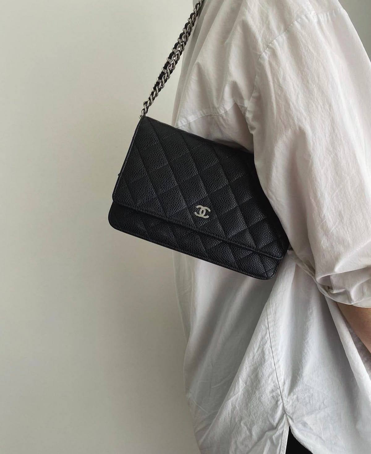 Chanel

75 dhs❣️

With box
🎁🎁🎁

Zain219
♥️♥️♥️