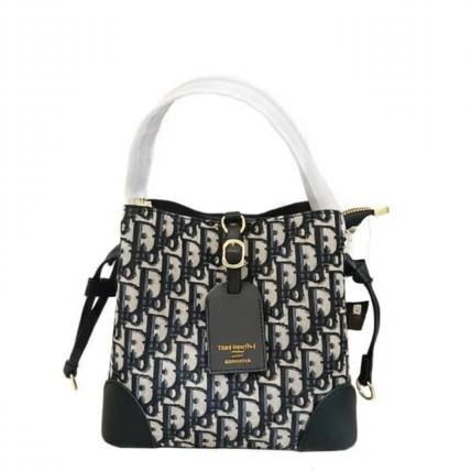 Coach
Bottega
Lv
Gucci
Tory Burch
Dior
Fendi
Ysl

105 dhs

Zain143
♥️♥️♥️