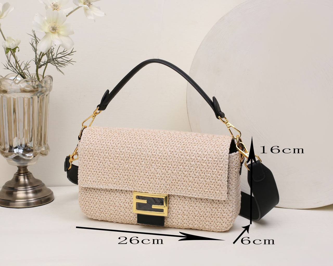 FENDI 
GOOD QUALITY 
WITH BOX  
100 dhs💓

Zain295
♥️♥️♥️