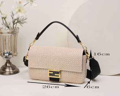 FENDI 
GOOD QUALITY 
WITH BOX  
100 dhs💓

Zain295
♥️♥️♥️