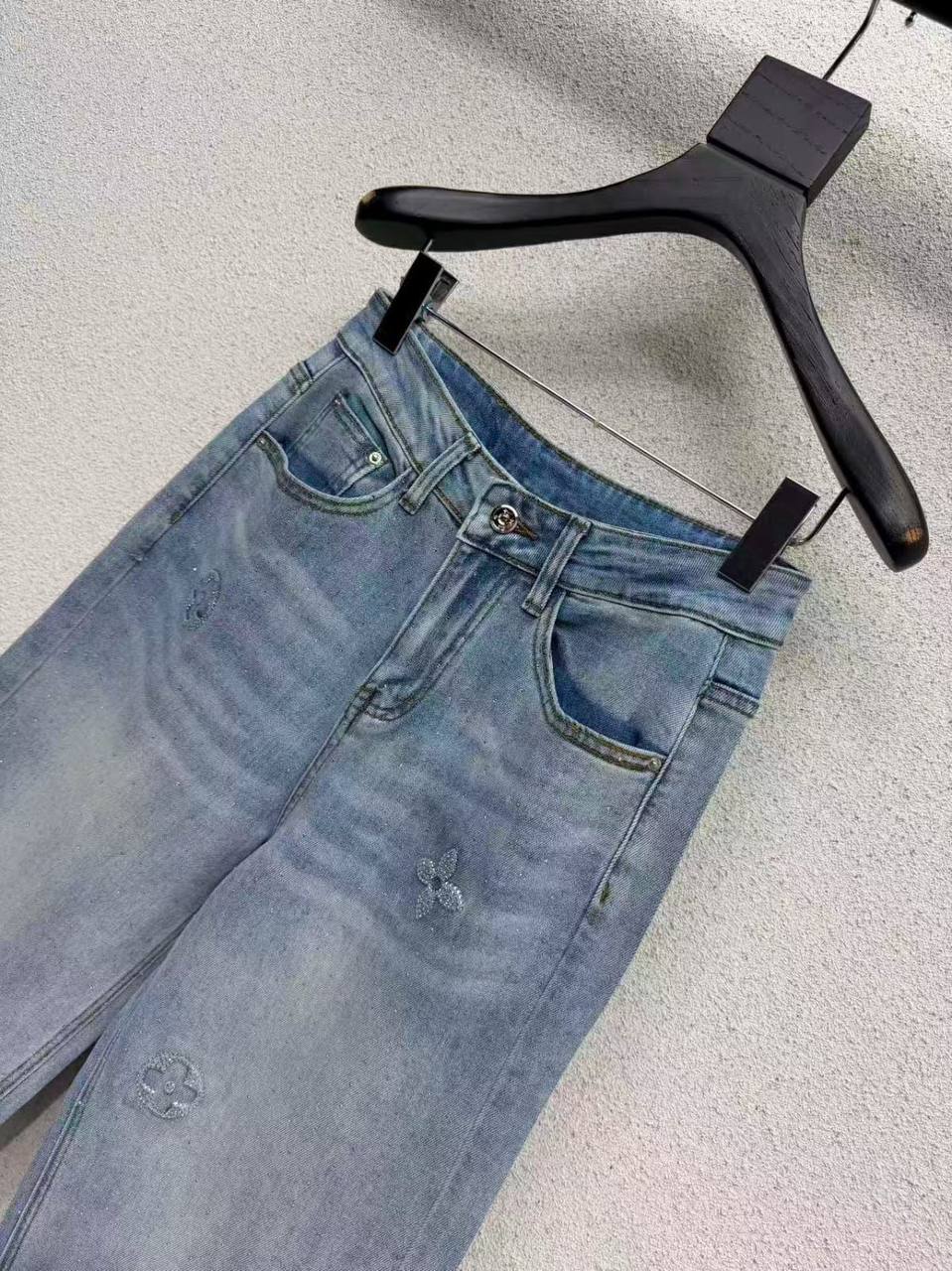 *New collections*                                                
LOUIS VUITTON
LV
*Super Master quality*
*Sizes: S M L* 
320 dhs✅

Zain308
♥️♥️♥️