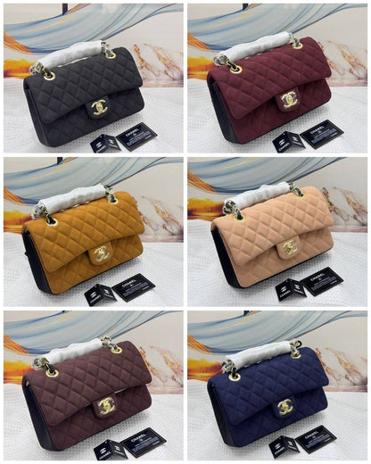 CHANEL 
BEST QUALITY WITH BOX’S 
120 dhs✅
SIZE. 26 CM

Zain290
♥️♥️♥️