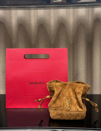 YSL
110 dhs🗽
SIZE：26×18×12.5cm
Good quality 

with box
🎁🎁🎁

Zain35
♥️♥️♥️