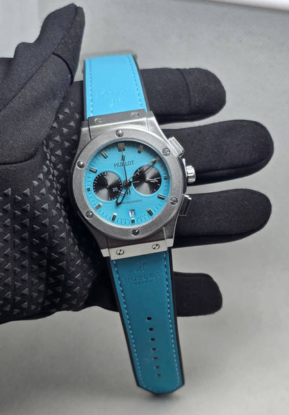 Hublot Men
*Chronograph working*
90 dhs🪙💕

Zain29
♥️♥️♥️