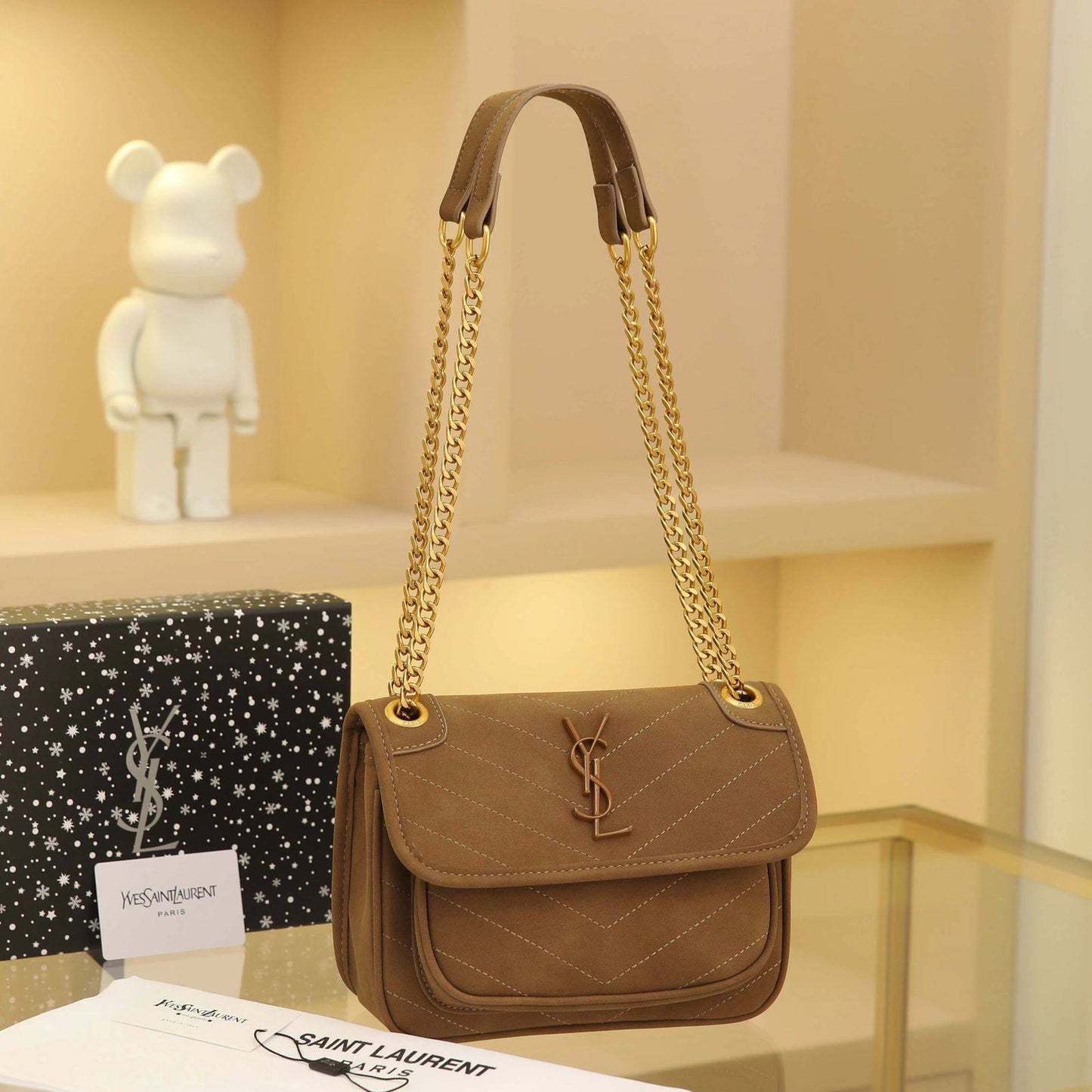 YSL 

SIZE  ……… 24CM 🥰

95 dhs🪙🌨️

with box
🎁🎁🎁

Zain244
♥️♥️♥️