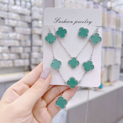 VCA SET ❤️‍🔥*
Necklace ✨
Earring 🍁
Bracelet 🦋
Ring free size 💍
Master quality 💯
With normal boxes 📦 
50 dhs❣️
With master box 🗃️ 
75 dhs❣️

Zain216
♥️♥️♥️