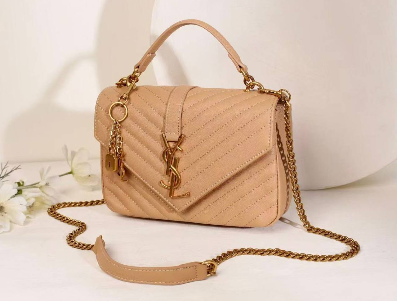 YSL
 GOOD QUALITY 
WITH BOX 
🎁🎁🎁

110 dhs✅

Zain39
♥️♥️♥️
