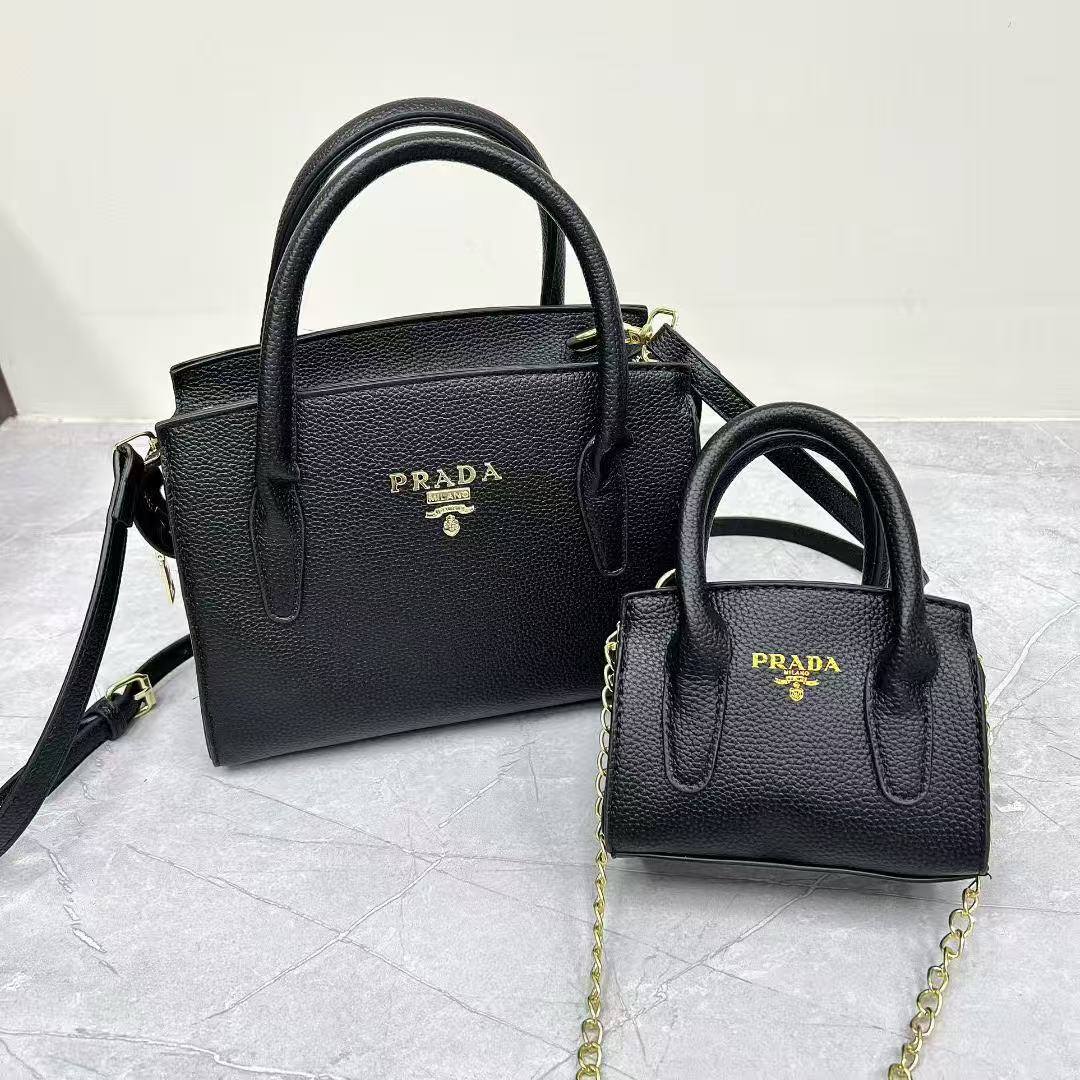 Prada
85 dhs✅

Zain232
♥️♥️♥️