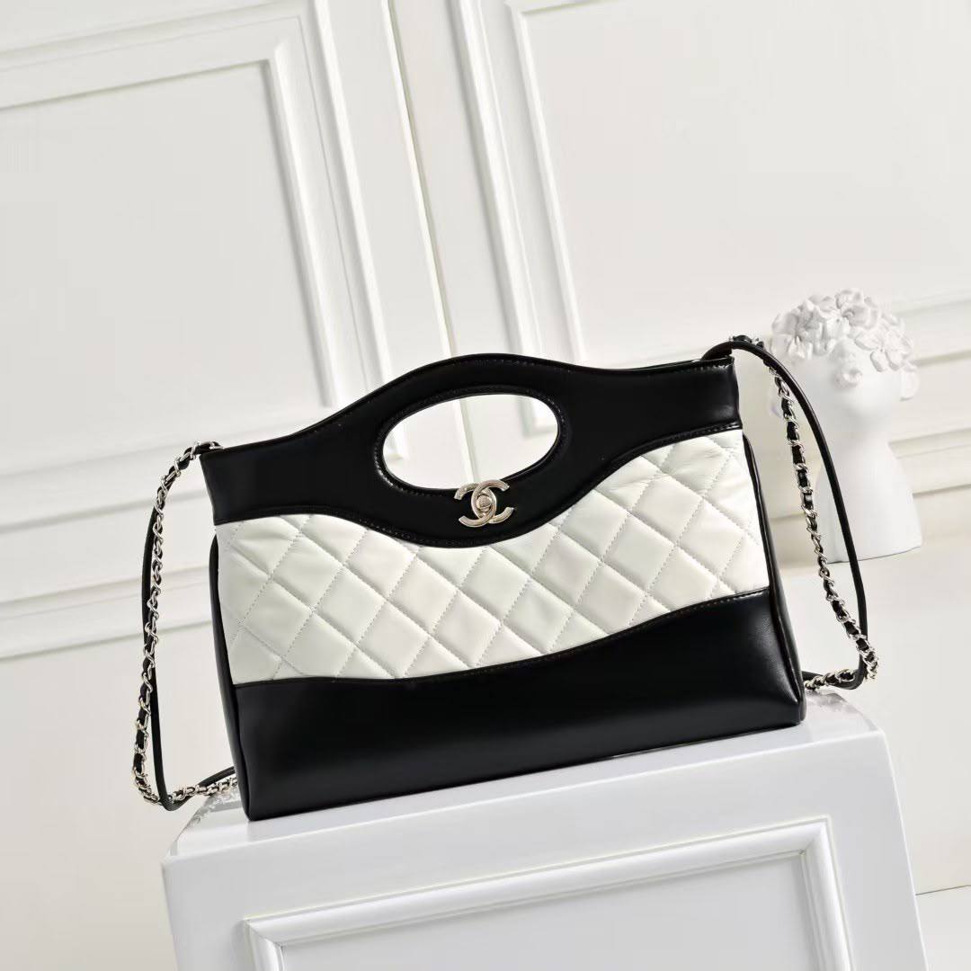 Chanel 

new arrival 

260 dhs🇦🇪🇦🇪

32c m❤️❤️🙋‍♂️
Zain228
♥️♥️♥️