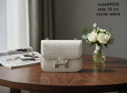 HERMES ᴄᴏɴsᴛᴀɴᴄᴇ
ᴄʀᴏᴄᴏᴅɪʟᴇ ɢʟᴏssʏ ʟᴇᴀᴛʜᴇʀ
sɪʟᴠᴇʀ ʜᴀʀᴅᴡᴀʀᴇ
ᴡɪᴛʜ ʟᴏɴɢ ʙᴇʟᴛ sᴛʀᴀᴘ
sɪᴢᴇ: 19 cm
ᴡɪᴛʜ BOX
🎁🎁🎁

100 dhs🗽

Zain31
♥️♥️♥️