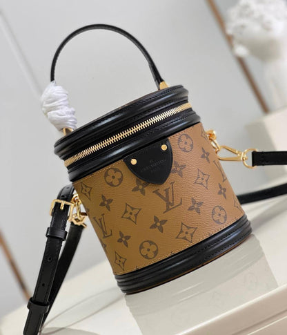 Louis vuitton💕💕✨
Duffel bag Super master quality 🔥🔥
Available ✨💕💕
With full packing 📦🎀
For Price 👇 WTSP Text Zain 0568585901

Zain252
♥️♥️♥️