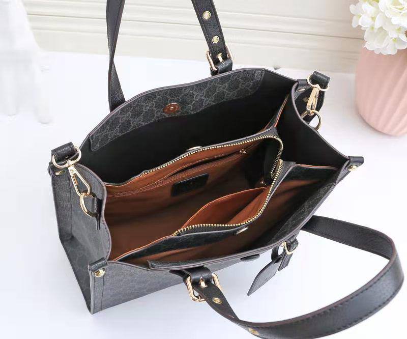 GUCCI 
NEW CAME GOOD QUALITY 
115 dhs❤️

Zain39
♥️♥️♥️