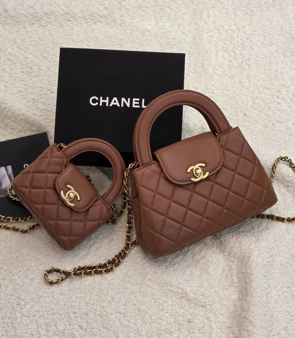 Chanel

 20Cm 
230 dhs🌺

 12Cm
170 dhs🌺

     WITH BOX
🎁🎁🎁

Zain131
♥️♥️♥️
