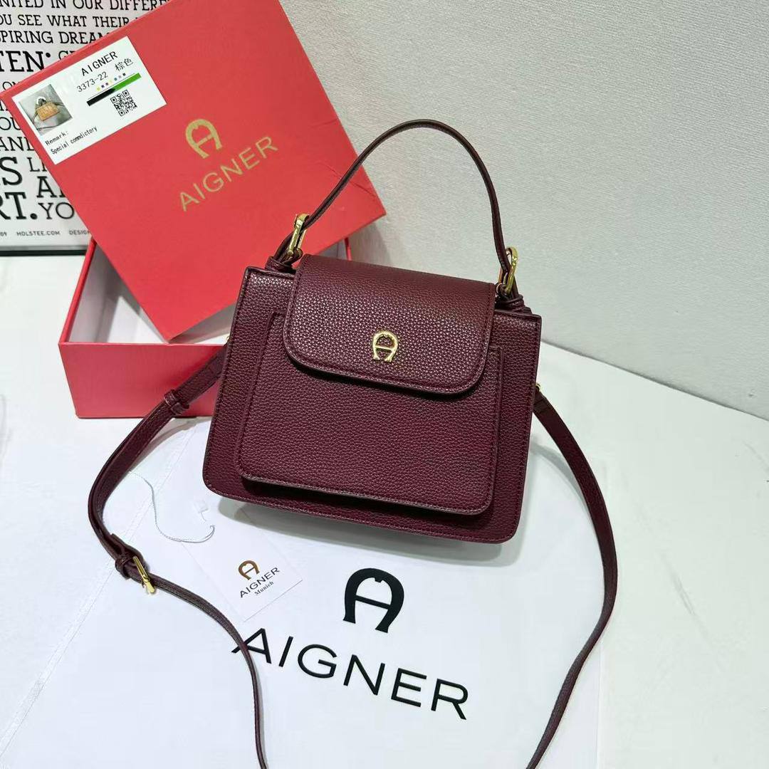 Aigner
115 dhs❤️
SIZE：23cm
High-quality product 

with box
🎁🎁🎁

Zain35
♥️♥️♥️