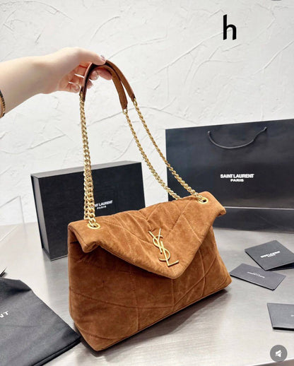 YSL
90 dhs🪙🖤
size：23×13×7cm
Good quality 
with box
🎁🎁🎁

Zain35
♥️♥️♥️