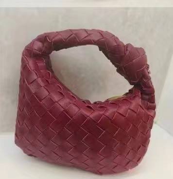 Bottega

100 dhs✅

with box
🎁🎁🎁

size 24cm

Zain26
♥️♥️♥️