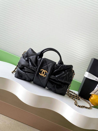 Chanel
95 dhs🇦🇪🇦🇪 
high quality With box

Zain26
♥️♥️♥️