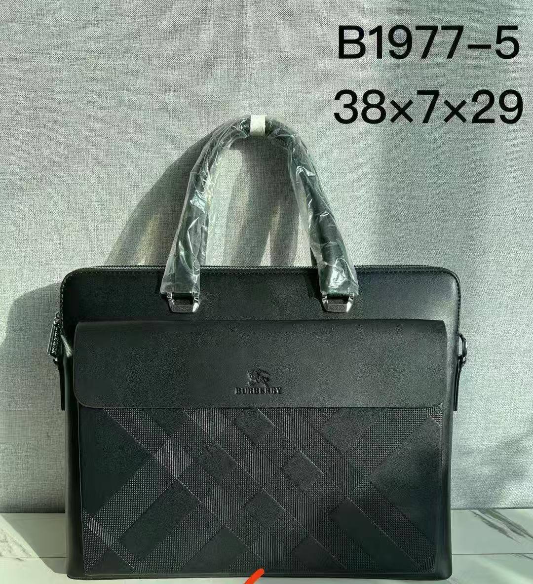 Laptop bags 
good quality 
110 dhs💓

Zain278
♥️♥️♥️