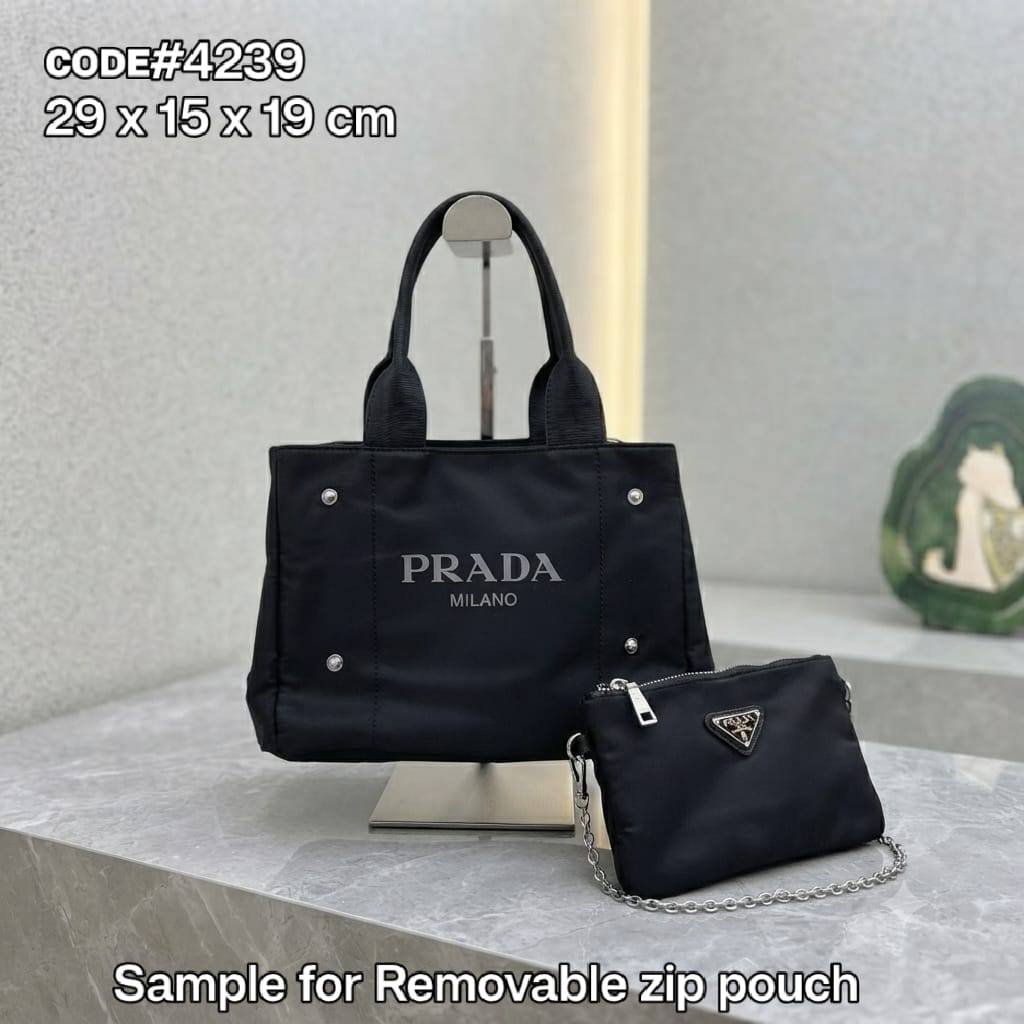 Prada ᴛᴏᴘ ʜᴀɴᴅʟᴇ 
ᴄʀᴏssʙᴏᴅʏ ʙᴀɢ
ʀᴇᴍᴏᴠᴀʙʟᴇ ᴢɪᴘ ᴘᴏᴜᴄʜ
ᴡɪᴛʜ ᴄʜᴀɪɴ sᴛʀᴀᴘ
ᴀʟsᴏ ᴛʀɪᴍ ʟᴏɴɢ sᴛʀᴀᴘ
ɪɴ ɴʏʟᴏɴ ʙʟᴀᴄᴋ ᴍᴀᴛᴇʀɪᴀʟ
ɪɴ ɴᴀᴘᴘᴀ ʟᴏɢᴏ ᴛʀɪᴀɴɢʟᴇ
sɪʟᴠᴇʀ ʜᴀʀᴅᴡᴀʀᴇ
sɪᴢᴇ : 29 cm

90 dhs🇦🇪🇦🇪

Zain31
♥️♥️♥️