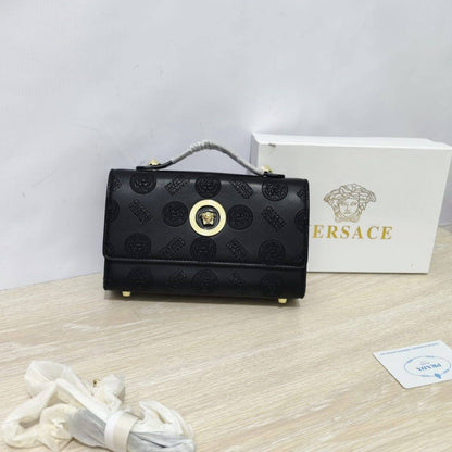 Fendi - Prada - CH - YSL - MK
100 dhs🇦🇪🇦🇪
with box
size 22cm

Zain26
♥️♥️♥️