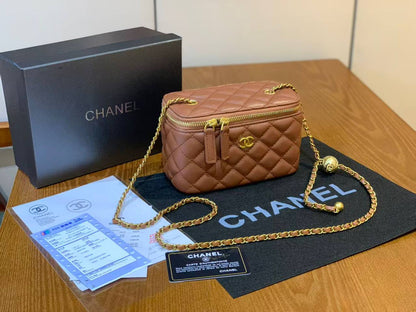 Chanel
good quality
withbox 
🎁🎁🎁

100 dhs🪙🖤

Zain143
♥️♥️♥️