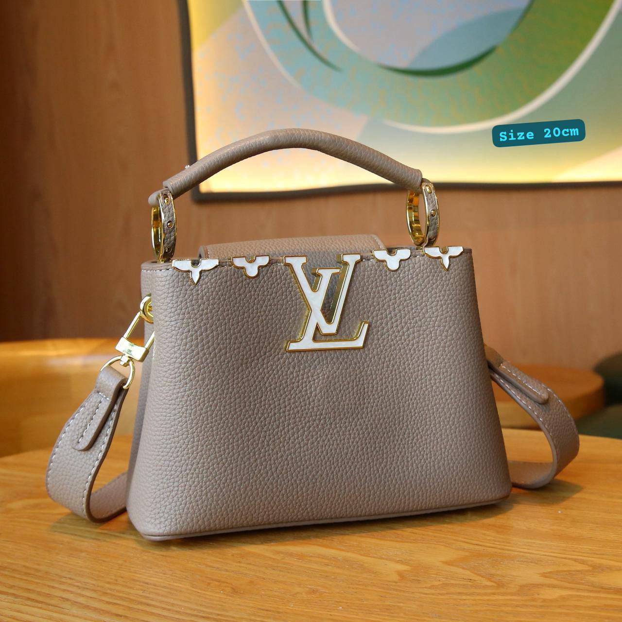 LV

Good quality 

with box 
🎁🎁🎁

110 dhs🪙🌨️

Zain186
♥️♥️♥️