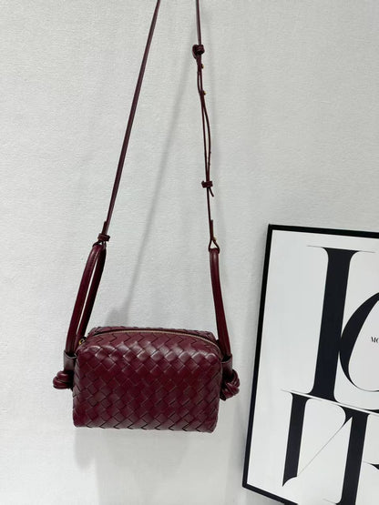 Bottega
95 dhs🇦🇪🇦🇪
With box
Size23cm

Zain219
♥️♥️♥️