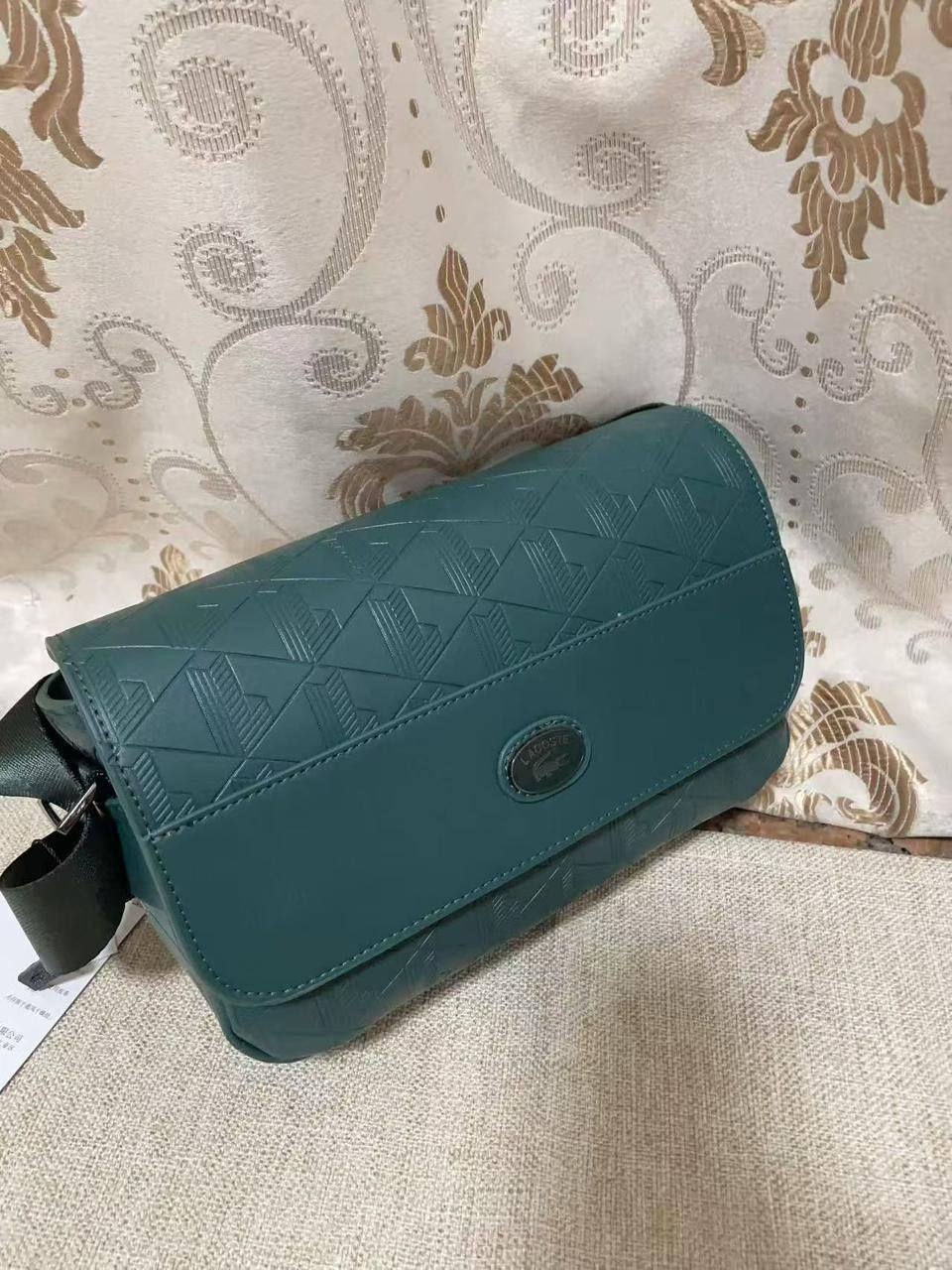 Lacoste
22.5*21.5*13.5 cm
90 dhs🗽

with box
🎁🎁🎁

Zain17
♥️♥️♥️