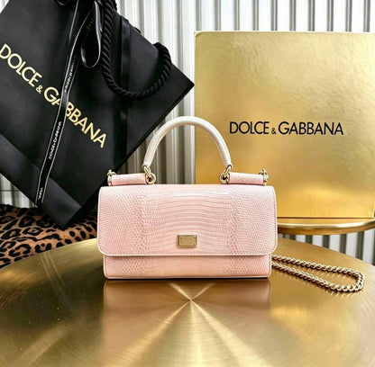 Dolce & GABBANA

100 DHS🇦🇪

 each 

with box
Zain26
♥️♥️♥️