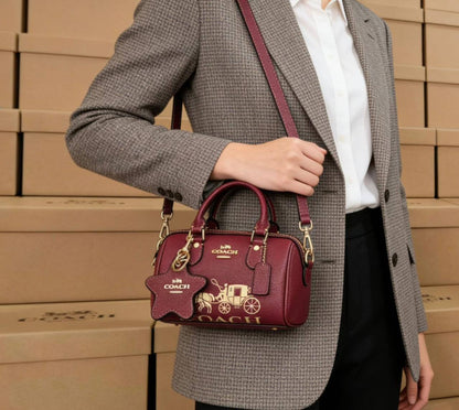 COACH 
COPY ONE 
WITH BOX 
120 dhs💓
20 c m

Zain17
♥️♥️♥️