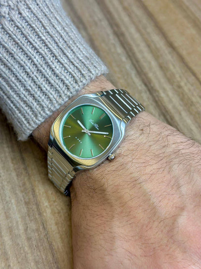 Louis Hilano watch for men 
good quality 
260 dhs🪙💚

Zain59
♥️♥️♥️