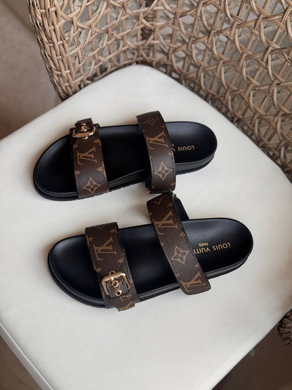 LV 
Size: 36 to 41
Super master quality 
450 dhs✅

Zain198
♥️♥️♥️