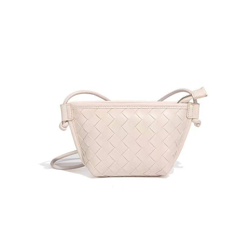 BOTTEGA 
60 dhs💓
Size 19*15

Zain161
♥️♥️♥️