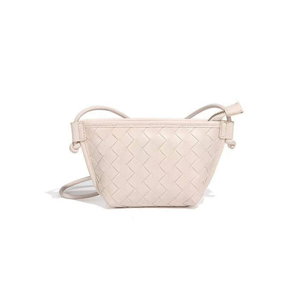 BOTTEGA 
60 dhs💓
Size 19*15

Zain161
♥️♥️♥️