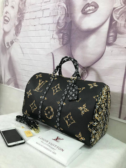 TLV Travel Bags

good quality

120 dhs✅
150 dhs✅

Zain137
♥️♥️♥️