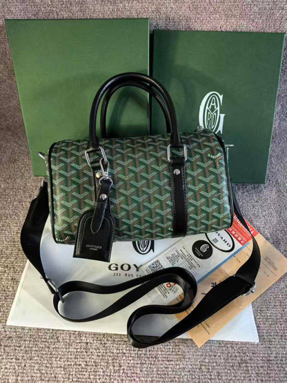 Goyard
Men's bag
110 dhs💓
with box
size 26×14×15cm

Zain42
♥️♥️♥️