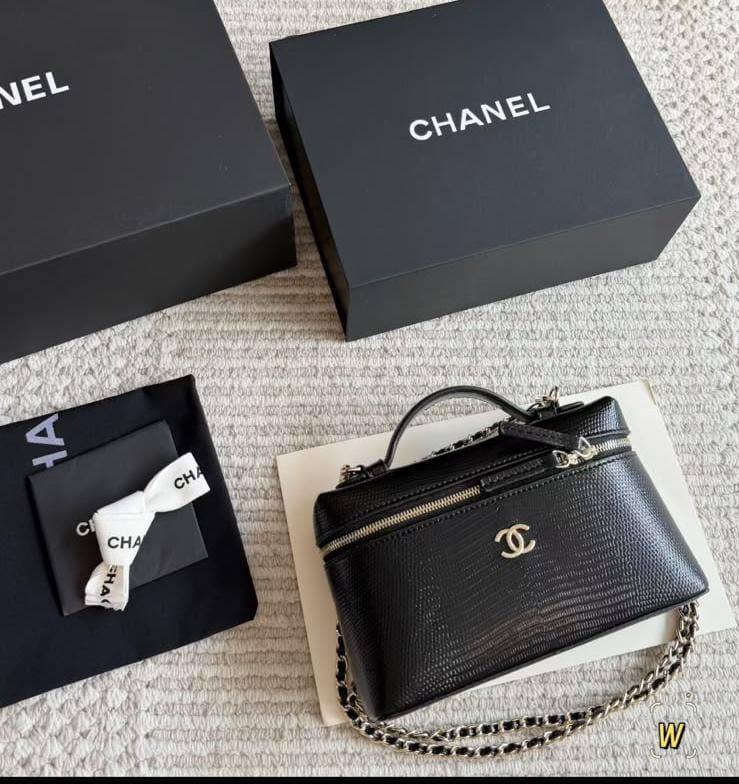 Chanel Calfskin Vanity

Master quality

19 cm 

with box

280 dhs🇦🇪🇦🇪


Zain95
♥️♥️♥️