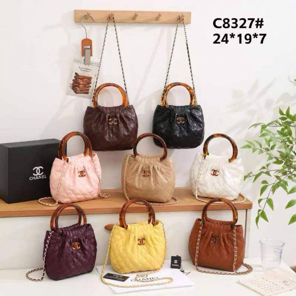 CHANEL 

NEW DESIGN 

High QUALITY 

WITH BOX 
95 dhs🇦🇪🇦🇪

Zain17
♥️♥️♥️