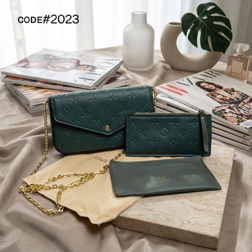 CH - CAROLINA HERRERA
ʟᴏᴏᴘ sʜᴏᴜʟᴅᴇʀ ʙᴀɢ
ᴢɪᴘᴘᴇʀ ᴛʏᴘᴇ
ɢᴏʟᴅ ʜᴀʀᴅᴡᴀʀᴇ
sɪᴢᴇ: 30cm

90 dhs✅

Zain31
♥️♥️♥️