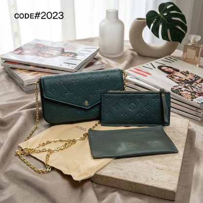 CH - CAROLINA HERRERA
ʟᴏᴏᴘ sʜᴏᴜʟᴅᴇʀ ʙᴀɢ
ᴢɪᴘᴘᴇʀ ᴛʏᴘᴇ
ɢᴏʟᴅ ʜᴀʀᴅᴡᴀʀᴇ
sɪᴢᴇ: 30cm

90 dhs✅

Zain31
♥️♥️♥️