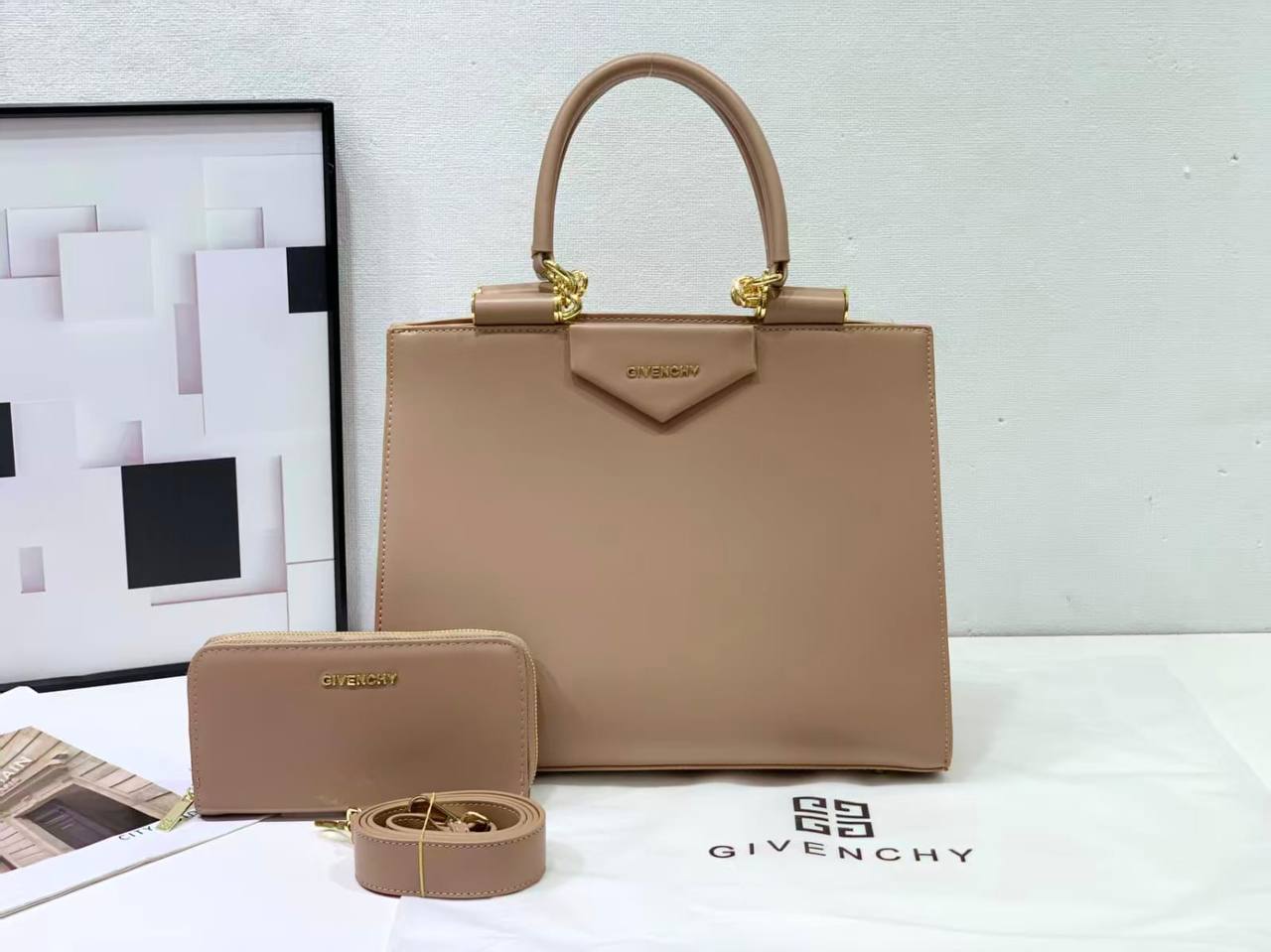 Givenchy
GOOD QUALITY 
120 dhs🇦🇪

Zain200
♥️♥️♥️