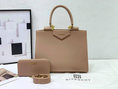 Givenchy
GOOD QUALITY 
120 dhs🇦🇪

Zain200
♥️♥️♥️