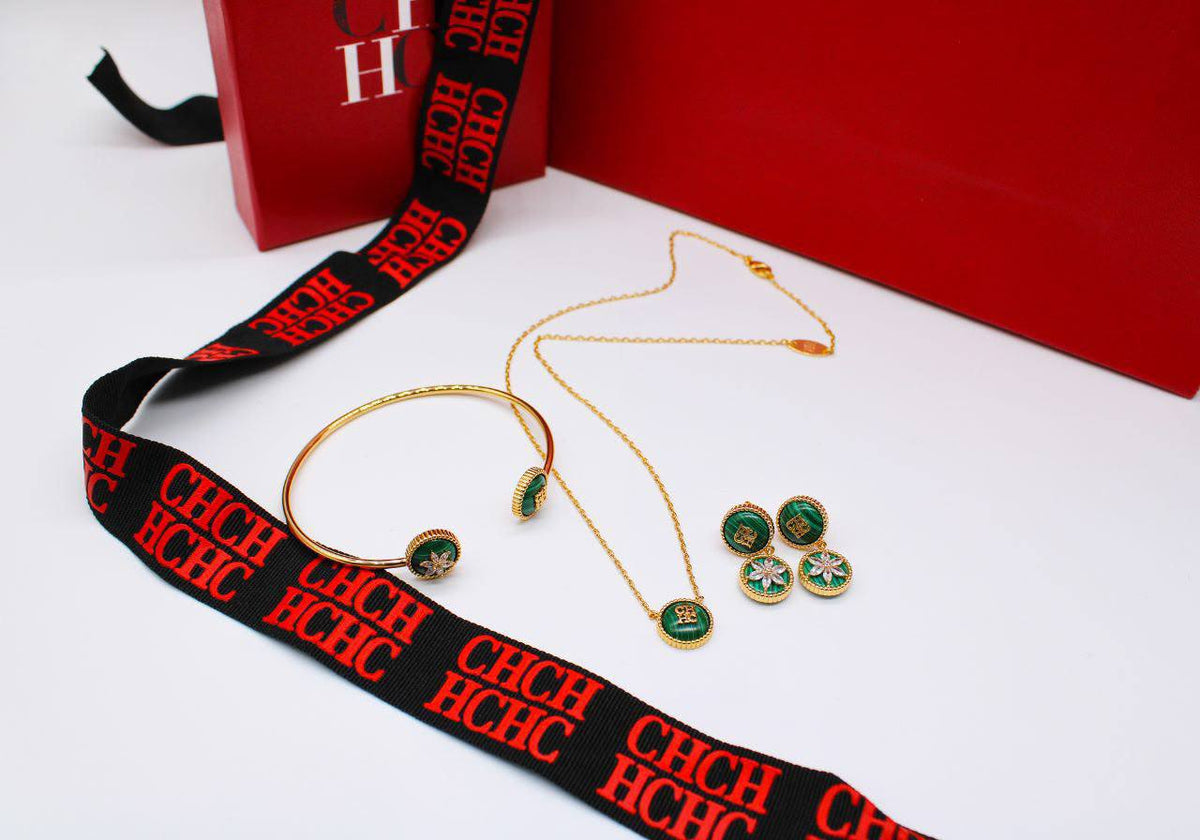 Master branded accessories 

Ask Price WhatsApp

0568585901
0507557372

Zain122
♥️♥️♥️