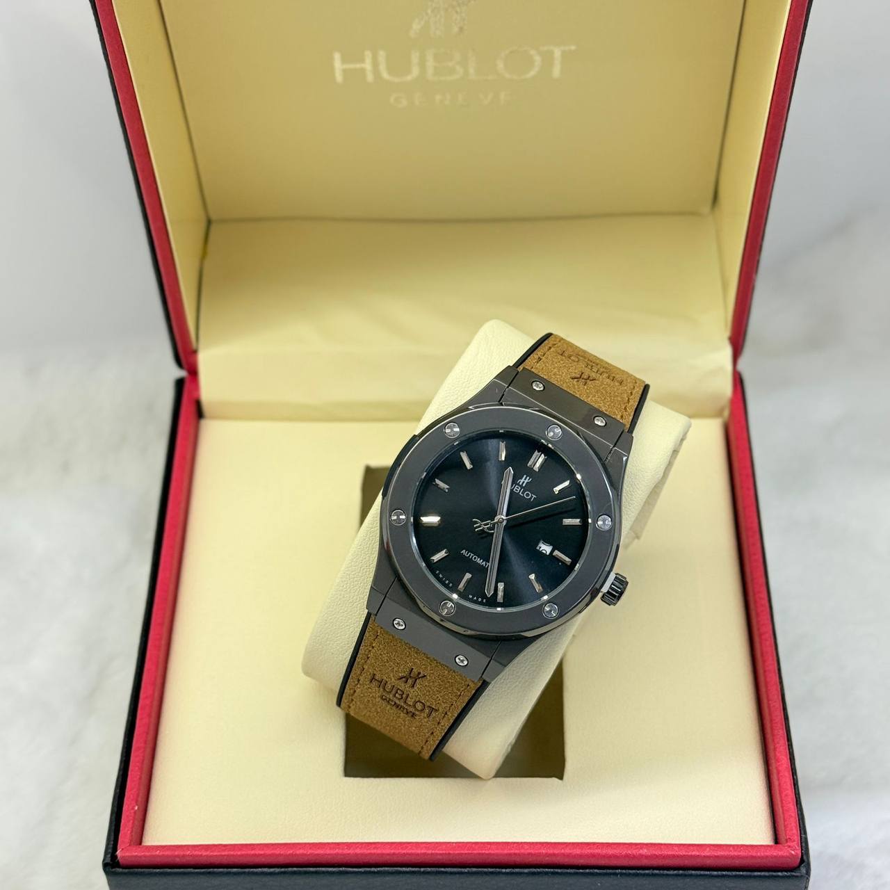 NEW CAME 
HUBLOT MEN WATCH 
GOOD QUALITY 
70 dhs🪙

Zain40
♥️♥️♥️