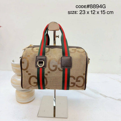 GUCCI ʜᴀɴᴅʙᴀɢ GG
ᴄᴀɴᴠᴀs ᴀɴᴅ ʟᴇᴀᴛʜᴇʀ ᴍᴀᴛᴇʀɪᴀʟ
ᴡɪᴛʜ ʟᴏɴɢ ʙᴇʟᴛ sᴛʀᴀᴘ
sɪᴢᴇ : 23 cm

75 dhs💚

Zain31
♥️♥️♥️