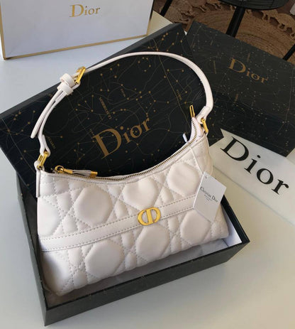 Dior
90 dhs✅ 

with box
🎁🎁🎁

Zain72
♥️♥️♥️