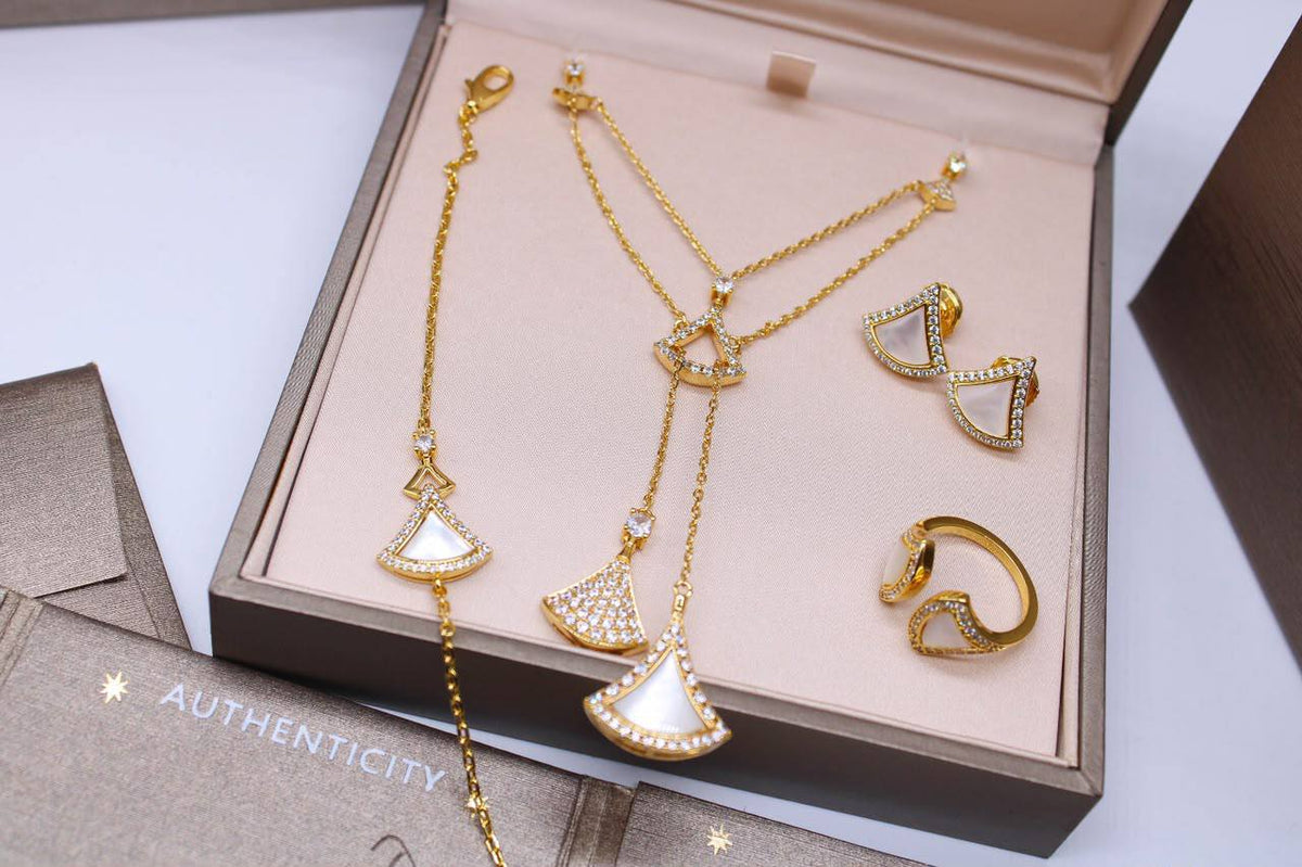 Bvlgari 
Set

230 dhs🇦🇪🇦🇪

Zain122
♥️♥️♥️