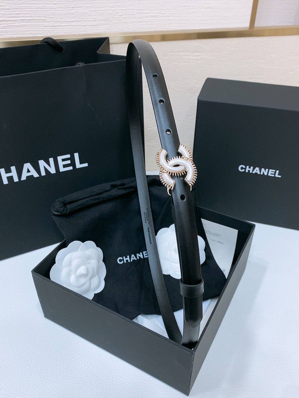 Chanel

Available again

280 dhs🇦🇪🇦🇪

Zain164
♥️♥️♥️