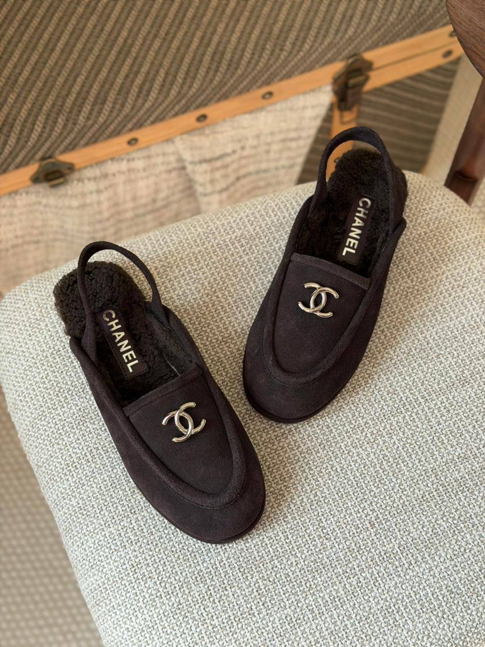 Chanel 
Size: 36 to 41
Super master quality 
480 dhs🪙💚

Zain198
♥️♥️♥️