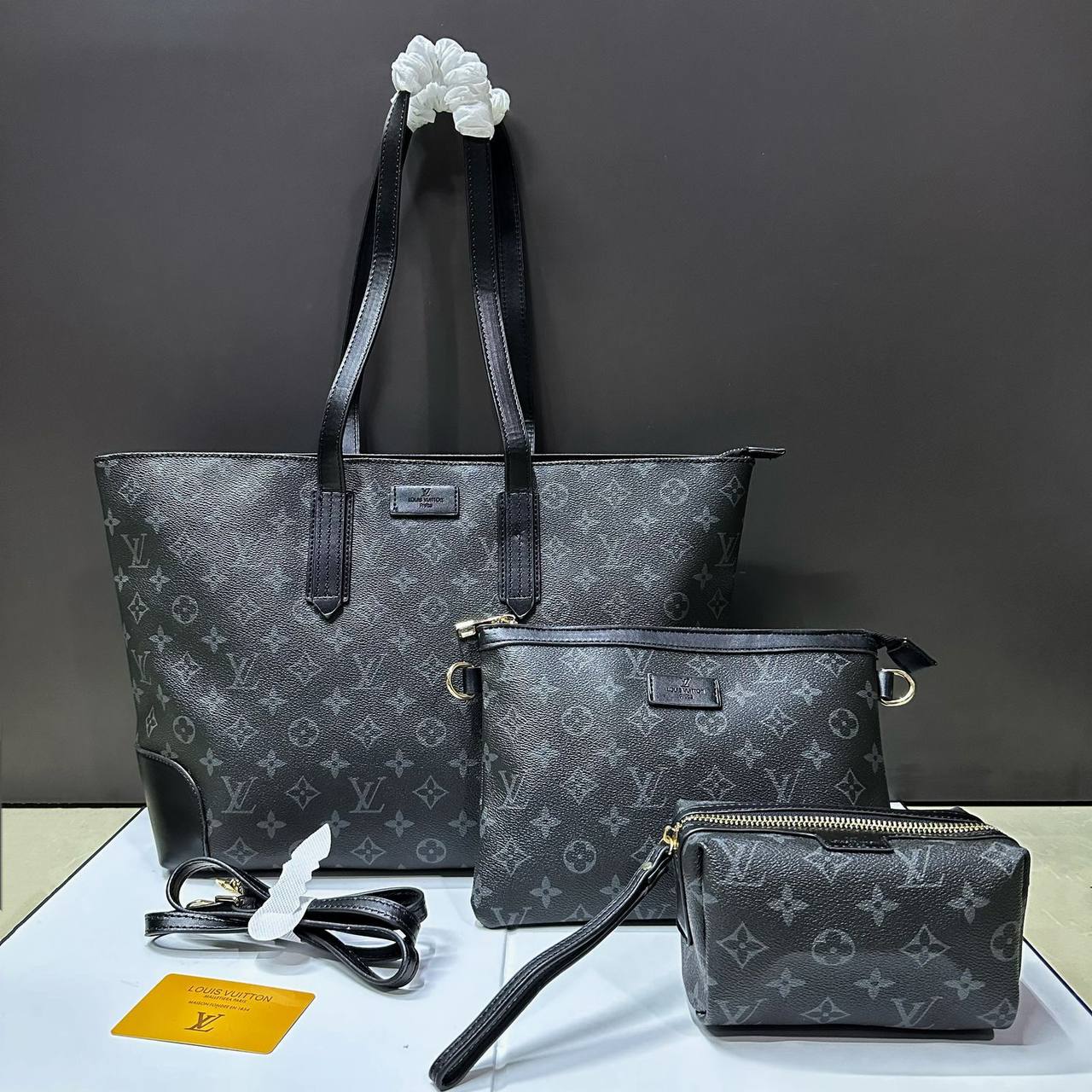 LV
 3 IN 1 
 GOOD QUALITY 
120 dhs✅

Zain39
♥️♥️♥️